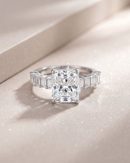 Cross-border hot-selling emerald-cut uniquely shaped moissanite ring, factory direct shipment, high-luxury 925 pure silver precision jewelry