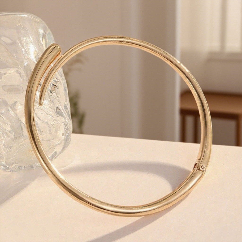 AVESSAE Sculptural Teardrop Collar Necklace gold side view
